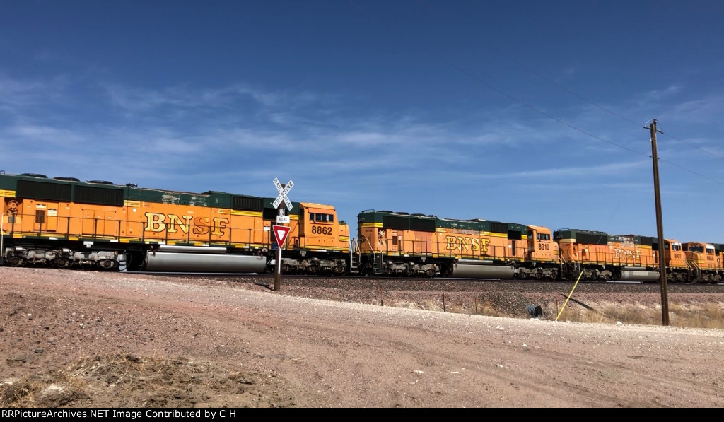 BNSF 8862/8910